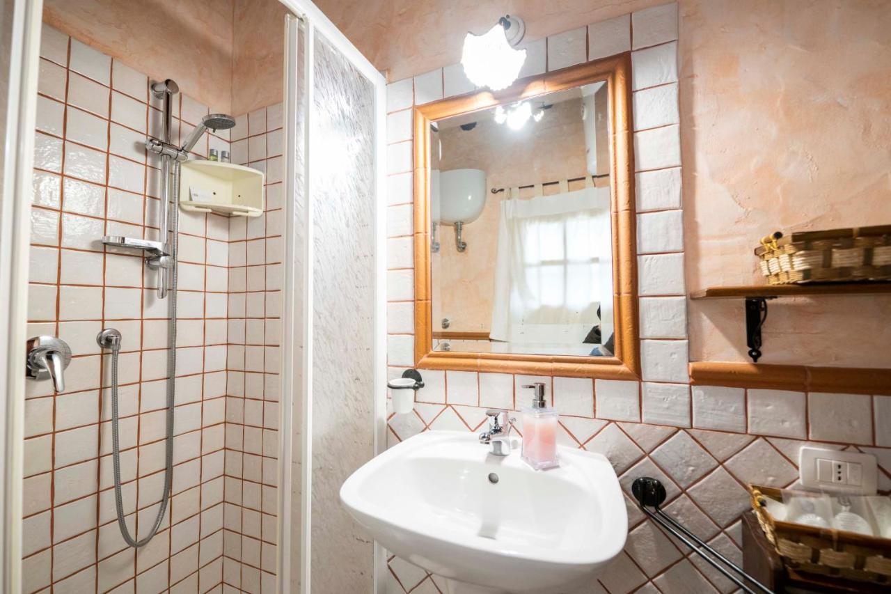 Sa Domu Sarda Suites - Bed & Breakfast Porto Columbu - Perd'E Sali Zewnętrze zdjęcie