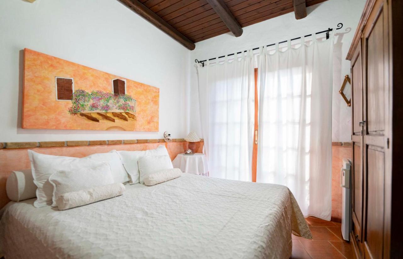 Sa Domu Sarda Suites - Bed & Breakfast Porto Columbu - Perd'E Sali Zewnętrze zdjęcie